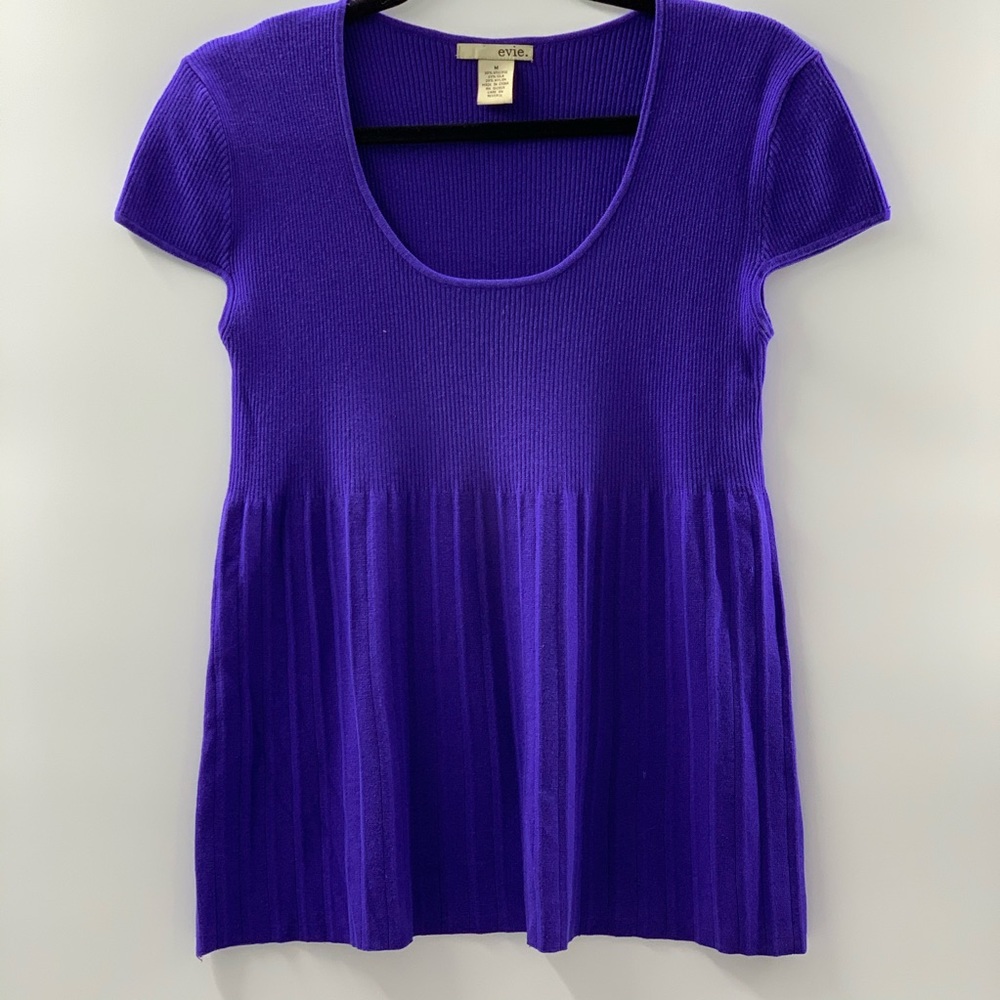 evie . Purple shortsleeve Pleated  Top Size M